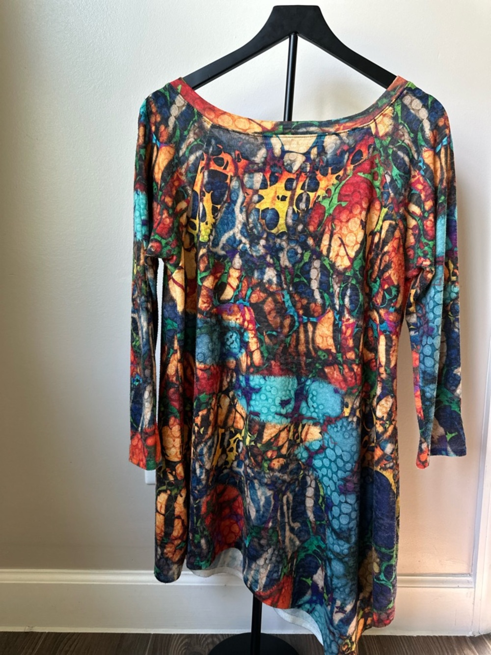 Amma Made Multi-Color Abstract Scoop Neck Tunic in Blue, Orange & Green - Picture 10 of 11